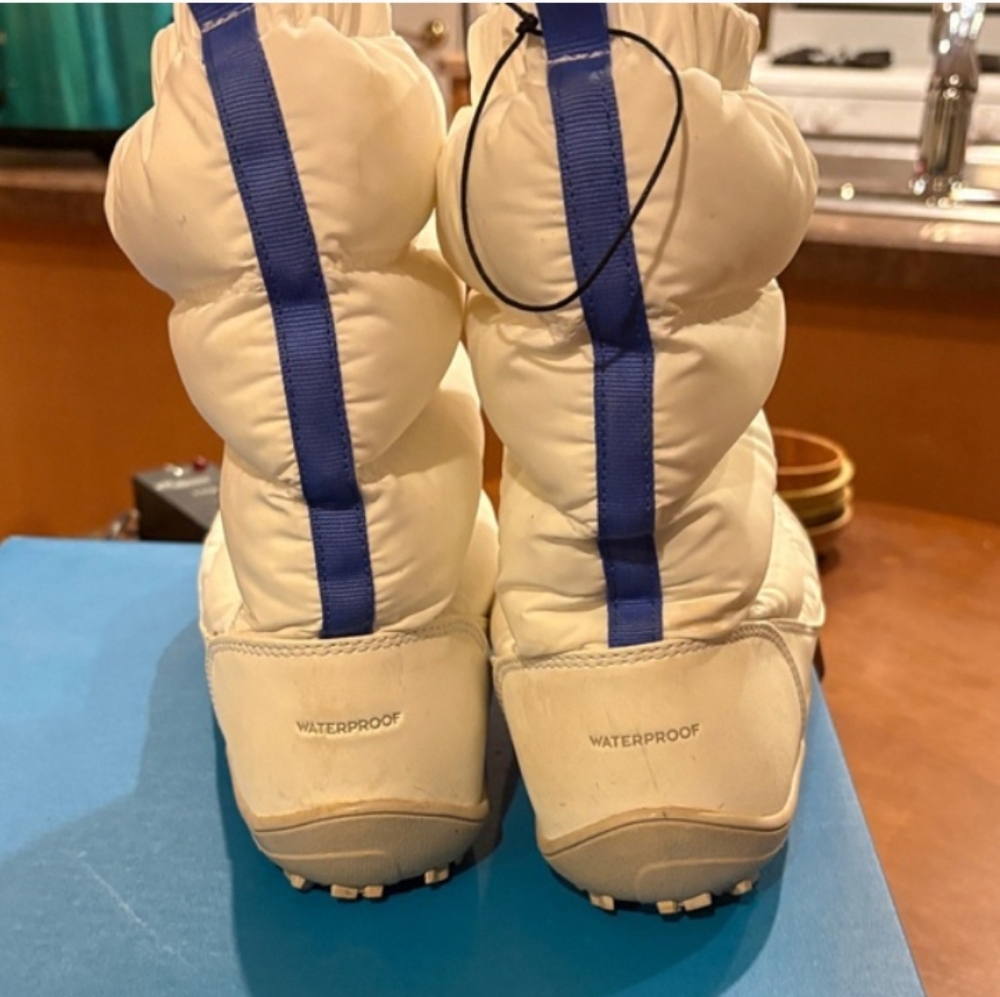 Columbia White Slip On Snow Boots Quilted Puffy Waterproof Insulated Cold Weathe - Picture 9 of 11